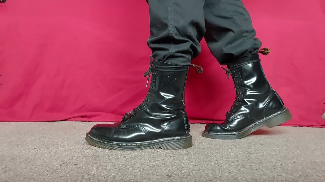 Dr Martens Boots On Feet Lots Of Squeaking And Creaking Leather Boots Dr Martens Boots On Feet Lots Of Squeaking And Creaking Leather Boots