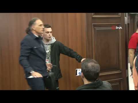 Kocaelispor Teknik Direktörü Mustafa Gürsel’in basın toplantısı müzik yüzünden yarım kaldı