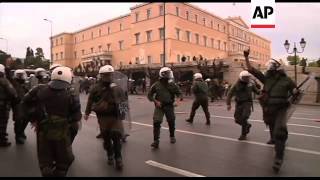 Student demo in Athens, clashes. teargas and scuffles