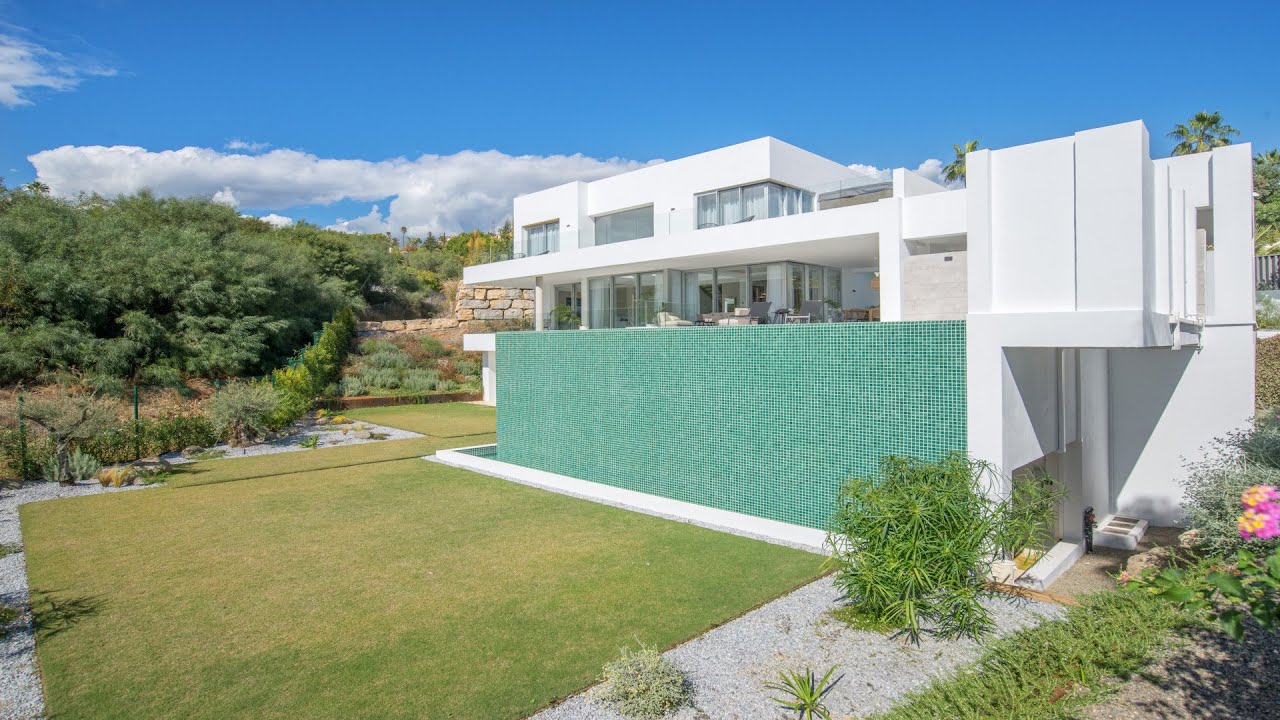 Elegant New Villa with Sea Views in Marbella | €1.500.000 | Marbella Hills Homes Real Estate