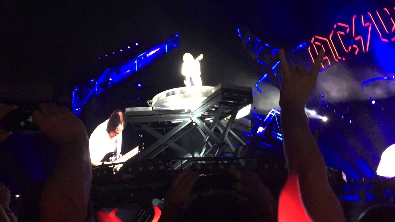 Solo AC/DC - Let There Be Rock - Paris 2015 - YouTube