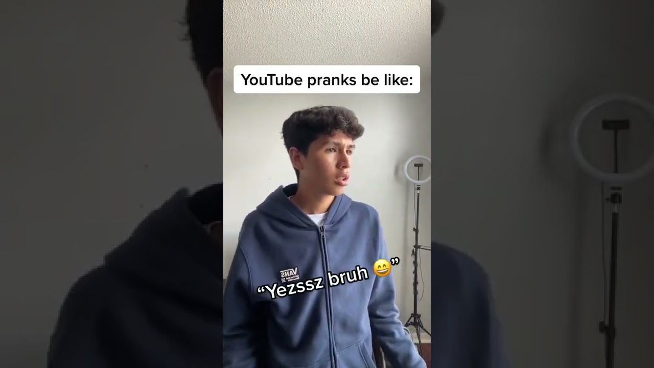 They be looking directly at the camera too 😂 