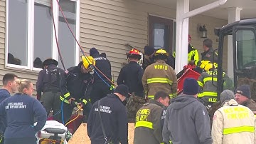 RAW VIDEO: Emergency responders on scene of trench collapse in Des Moines; one man trapped