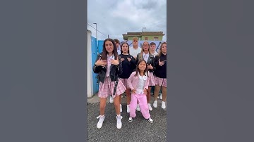 Thumbnail of Ilary e Zia Nicole fanno nuovo balletto con tutti i nostri amici di scuola!  #stefanoeilary #shorts