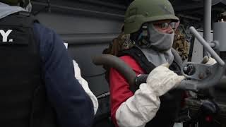 Американские моряки стриляют из Mk38