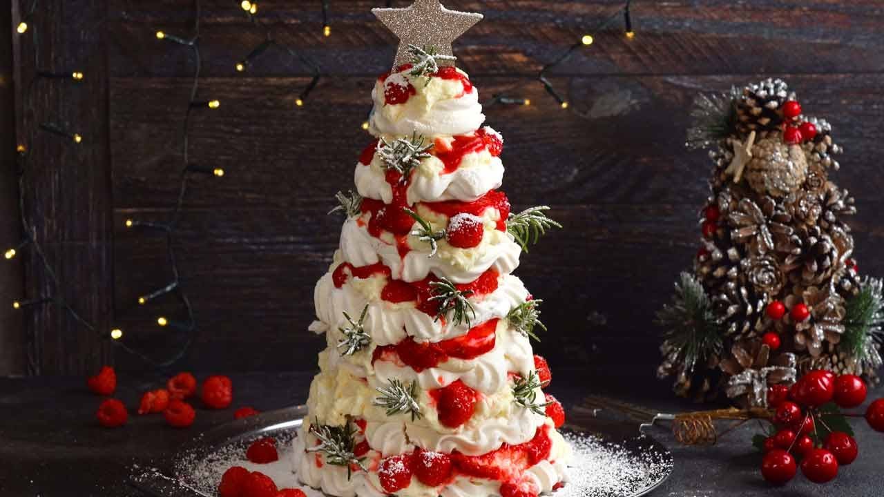 Pavlova Christmas Tree - showstopper Christmas Dessert! - YouTube