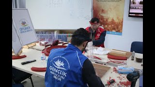 Çi̇ftli̇kköy Gençli̇k Merkezi̇ Si̇per Maske Üreti̇mi̇ne Devam Edi̇yor