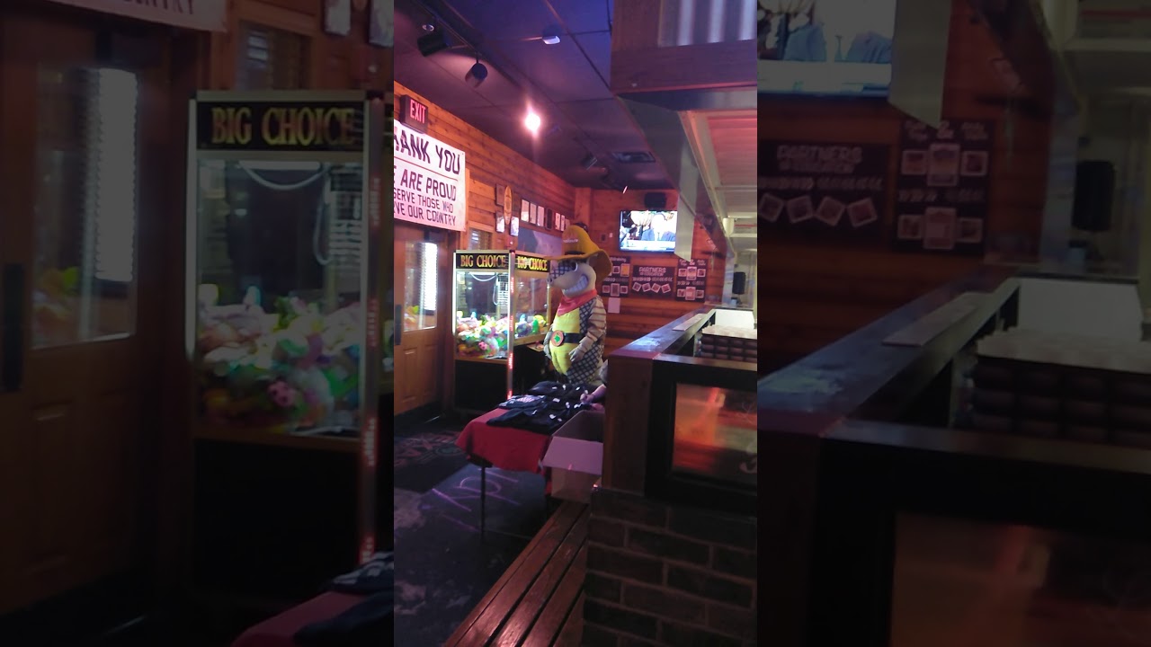 Entering Texas RoadHouse scared of Mascot Andy Armadillo YouTube