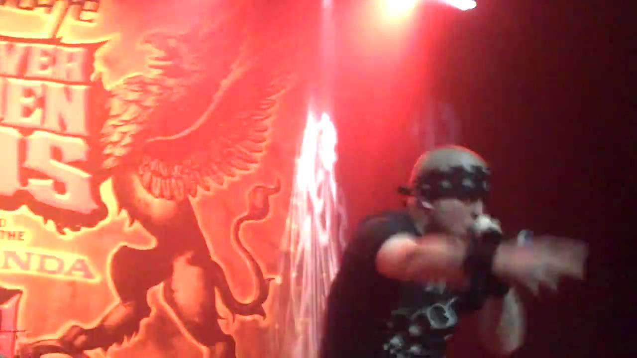 Mira "HD" Epiphone Revolver Golden Gods Awards 2009 Hatebreed Man Jumps en YouTube Mira "HD" Epiphone Revolver Golden Gods Awards 2009 Hatebreed Man Jumps en YouTube