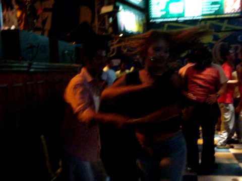 Jorge Zubieta bailando en Lima, Peru con Carmen Bazalar de Caribean Dance en "Karamba Disco Salsa"