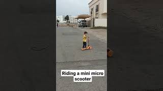 Riding a Mini Micro scooter in a cool weather with his friends screenshot 2