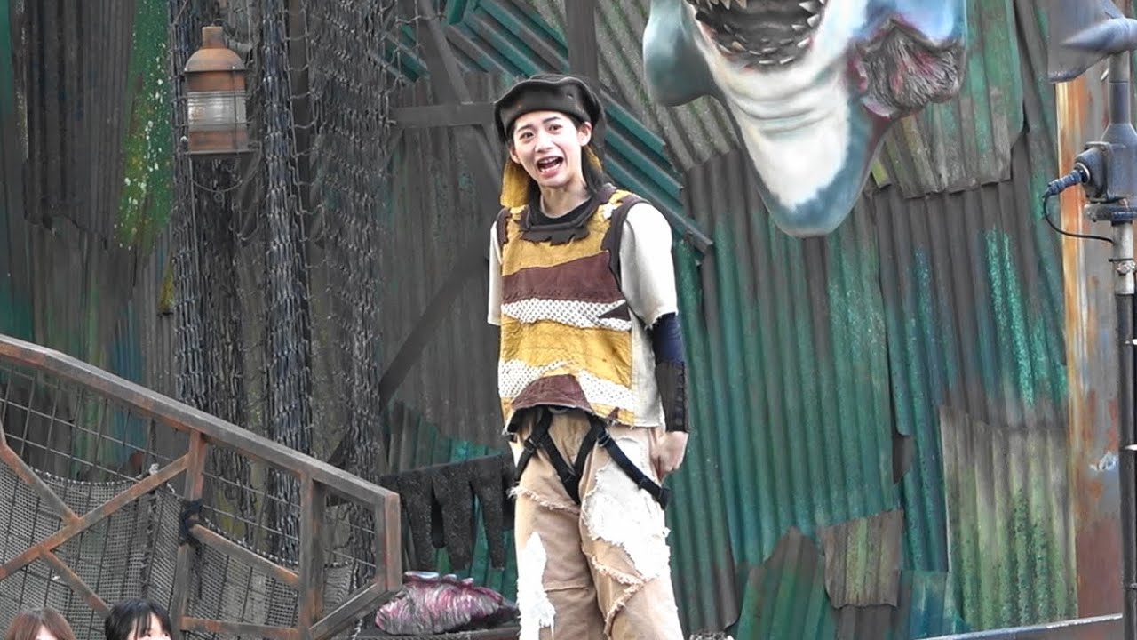 セイジさんのスネにバケツをぶつけてしまうゆりちゃんピーター【USJ ウォーターワールド】Universal Studios Japan WATER WORLD