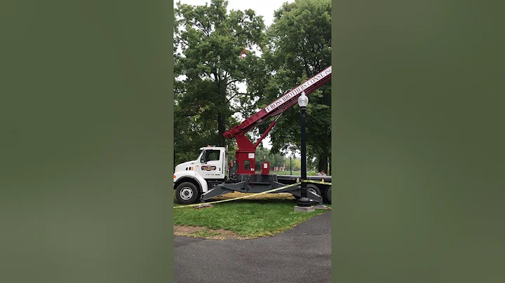 Getting the T-Ross crane ready to transport the Bi...