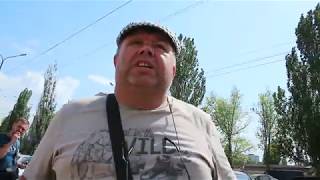 Валютчик инвалид (из партии ветеранов Афгана) вывесил флаг СССР на лобовухе своей иномарки