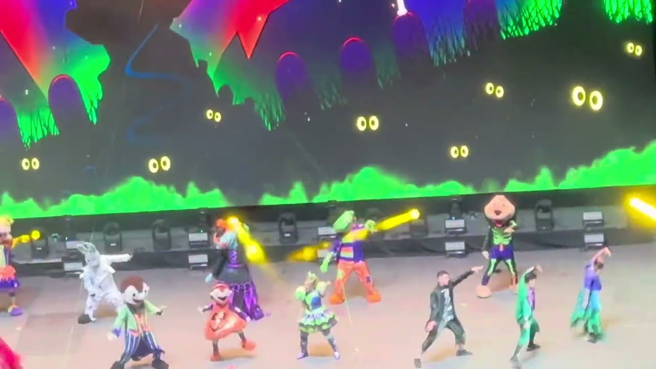 Bely y Beto yujujui Tour en la Arena Ciudad de México parte 46  los monstruos