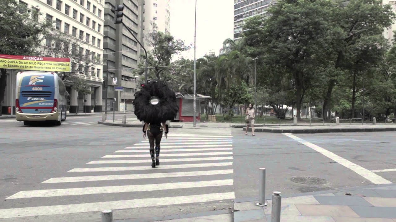 rj com revue À Brasileira performance - quarta feira de cinzas