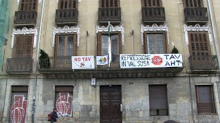 Val Susako AHTren aurkako oposizioaren kontrako errepresioa salatu du Mugituk Italiako kontsulatuan