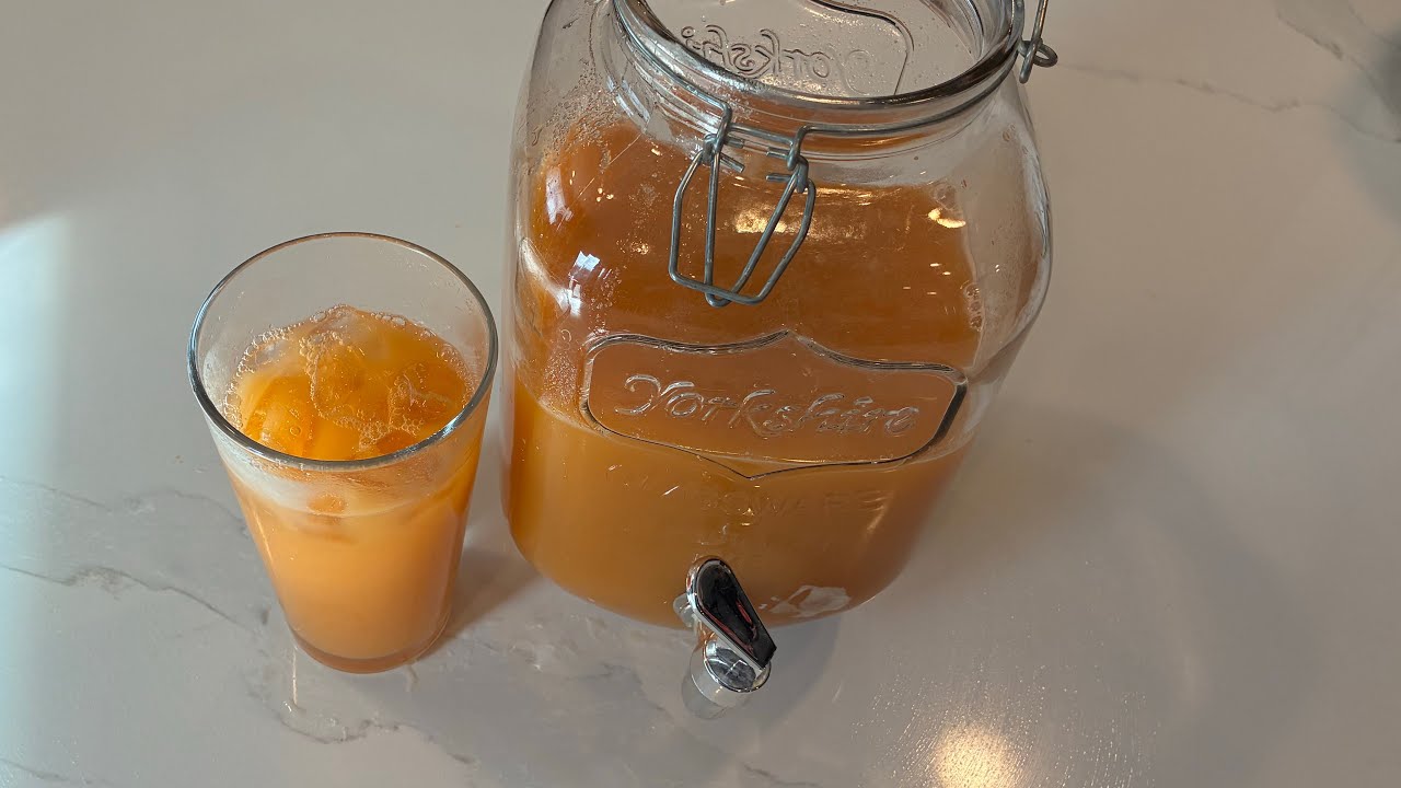 Apple Pineapple/ Carrot Ginger lemon juice 