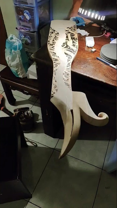 proses pemberian motif di sape #sape #dayak #sapeborneo #sapekdayak #painting #sapedayak