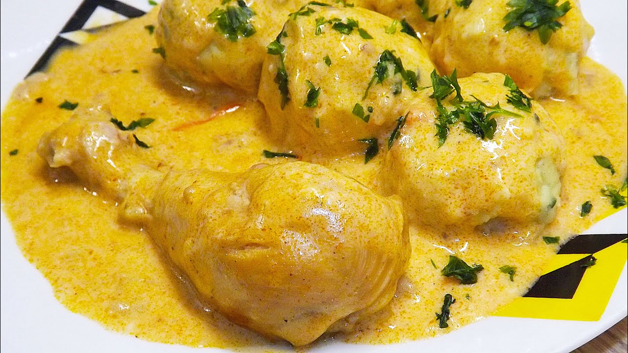 Tejfölös paprikás csirkecomb burgonya gombóccal