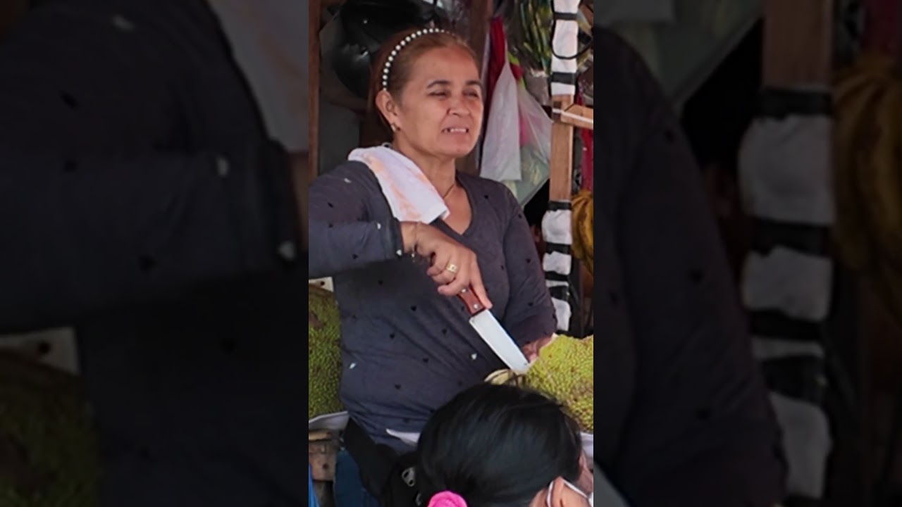 Crazy Charcoal Street! Only in Bankerohan Market 🇵🇭🔥