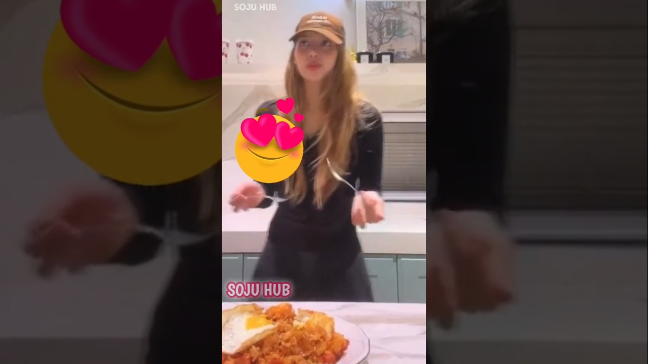 Лиза выглядит такой нервной, когда даёт Элис попробовать её еду 😭 