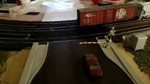 N scale Grade Crossing Part 2: Adding Sound