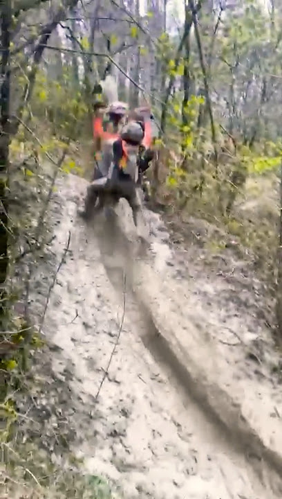 JIKA SUSAH DI KENDALIKAN LEPASKAN SAJA... #shortsyoutube #trabas #enduro #hardenduro