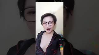 Girl xinh Bigo khoe hàng lấp ló gợi cảm.