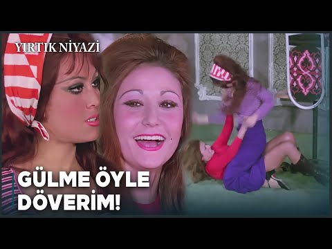 Yırtık Niyazi Türk Filmi | Gül, Tanju'nun Sevgilisini Paralar