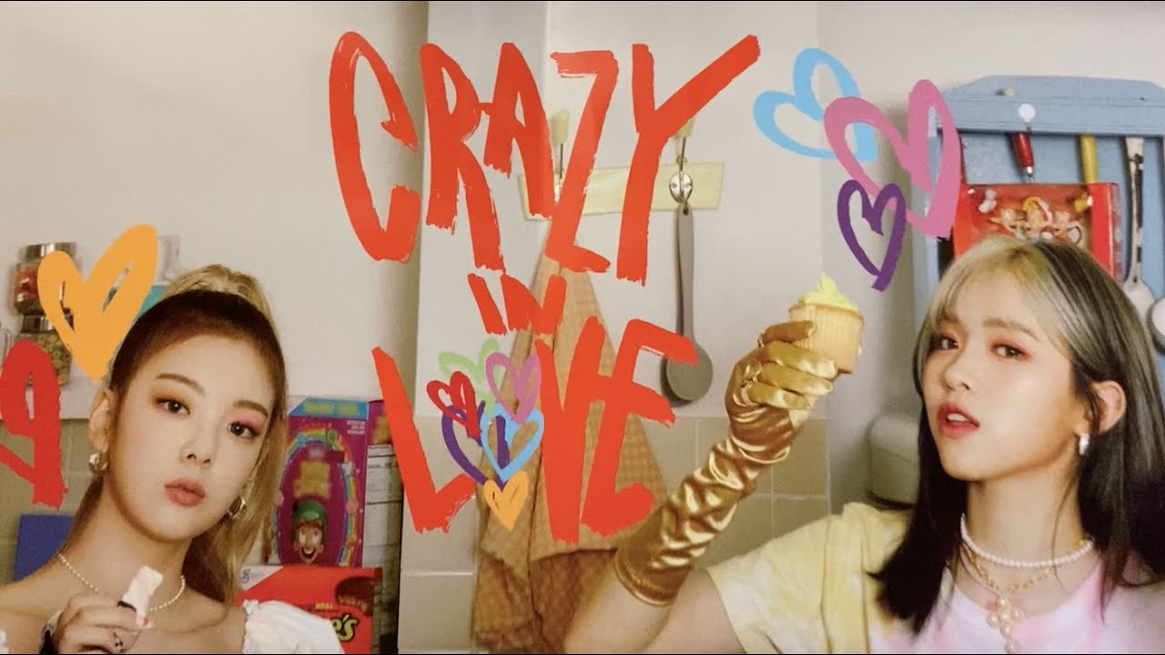 ITZY - Crazy In Love Unboxing - OMG @ Zhivago Galway - Ireland's K-Pop Superstore