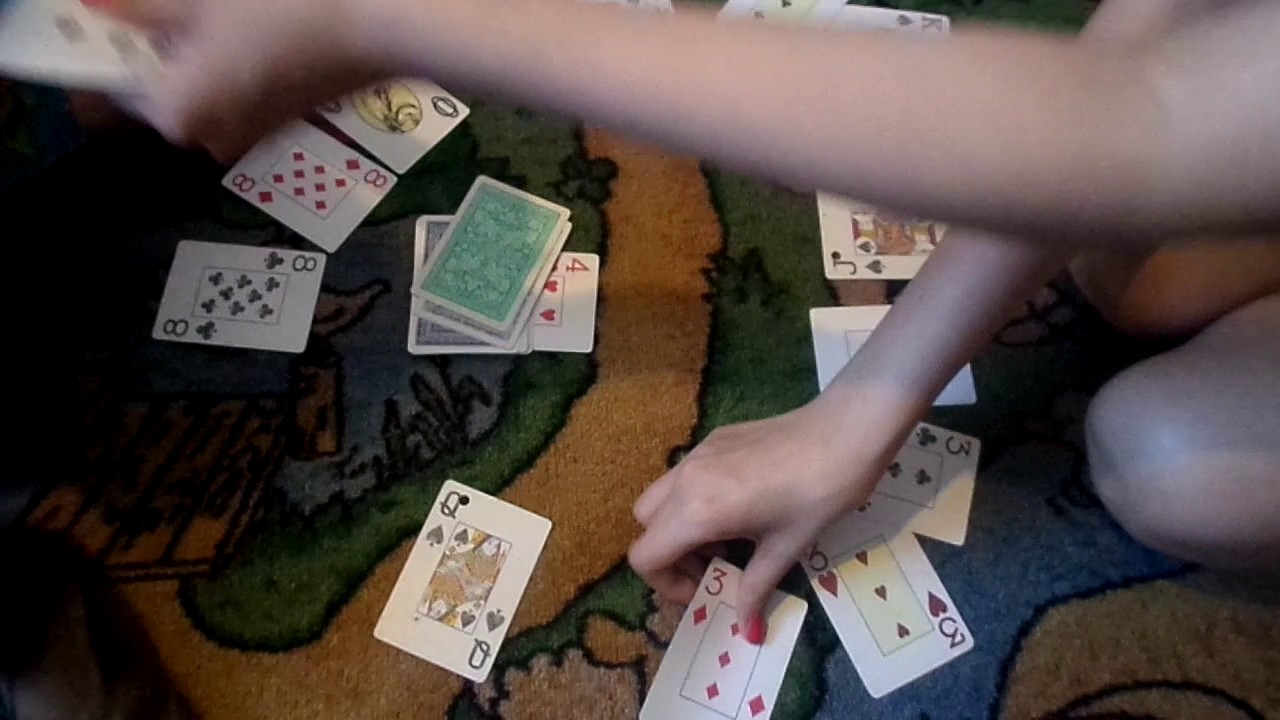 Сестра с братом в карты на раздевание. Проиграла в карты. Школьники играют в карты. Проигрывать. Проигрлаа в карты отробатывай.