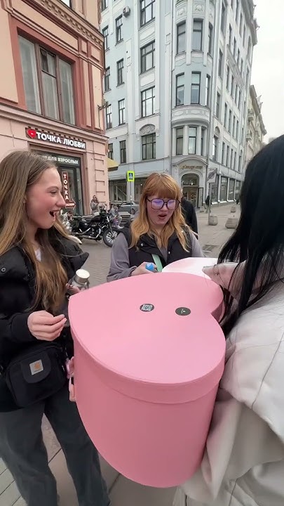 Прикол дарю подарки 🎁 в Москве - YouTube