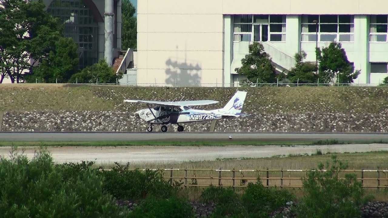 横田飛行クラブ] Yokota Aero Club Cessna 172H N4972R TAKE-OFF