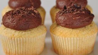 Yellow Cupcakes (Classic Version) - Joyofbaking.com