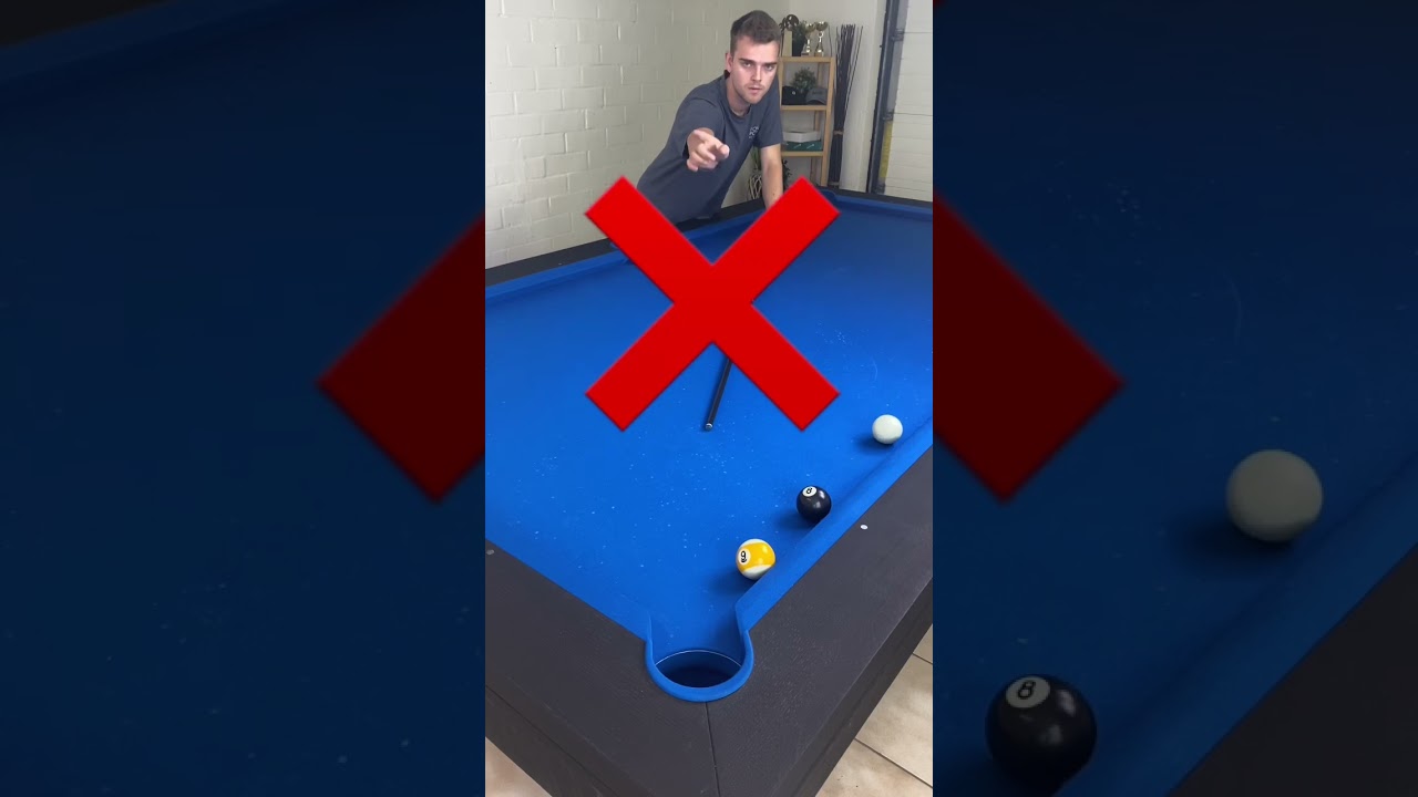 Pool lesson: how a beginner vs an expert would play this shot ❌✅ Are you an expert? #billiards
