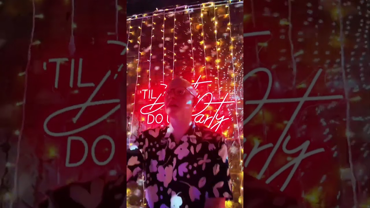 Fairy light and printed shirts… my true loves. 