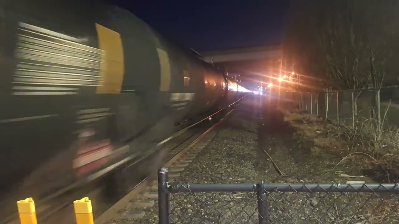 BNSF U-PEMFEP flying by Auburn with an ACE!