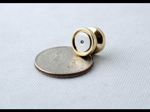 World Record Smallest Yo-yo ever - YouTube