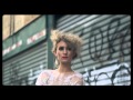 Capture de la vidéo Lemongrass - "It's Easy (Feat. Jane Maximova)" (Summer In Soho Fashion Video)