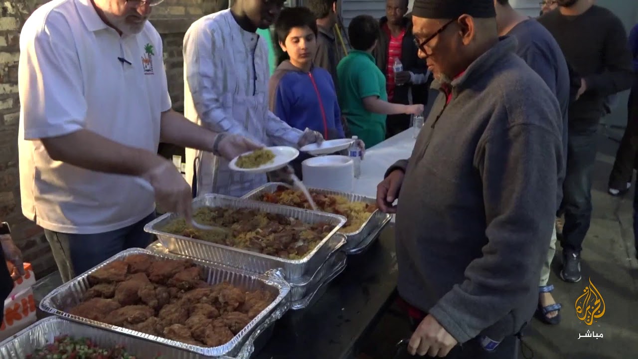تجهيز وتوزيع وجبات الإفطار على مساجد شيكاغو خلال شهر رمضان