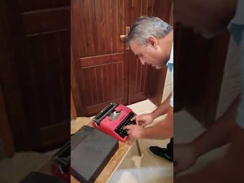 الة كاتبة اثرية لكن بعدها شغالة المتحف