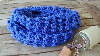 How to crochet a Super Easy infinity Scarf!Begginers Project!