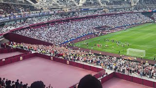 Luton fans are still in the stadium singing their hearts out to the Luton players.. 🥹🥹