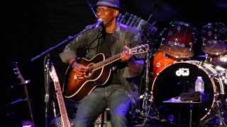 Hand It Over - Keb Mo - Pacific Amphitheatre - Costa Mesa CA - Aug 22 2013 chords