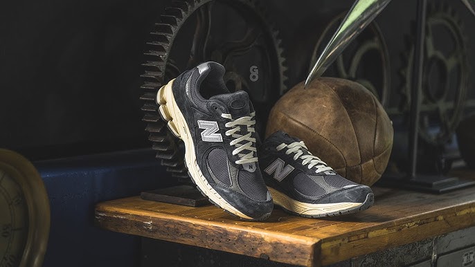 New Balance legends bumbag in off nightwatch green