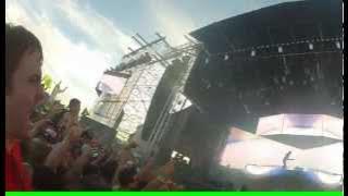 steve aoki longest cake throw hits guy in a wheelchair