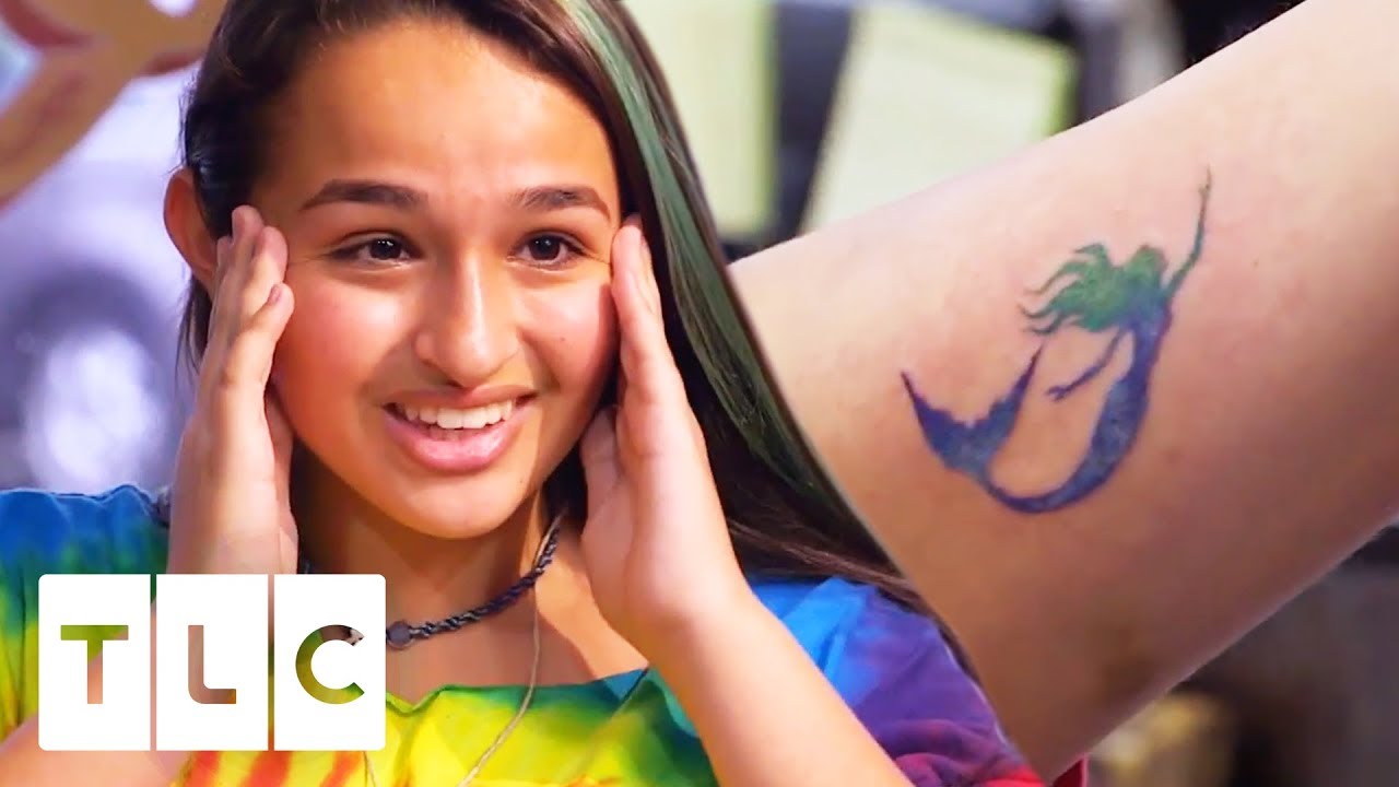 love Jazz Gets A Surprise Tattoo For Her Birthday! | I Am Jazz