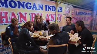 Mengintip Avengers makan bersama 😂😂