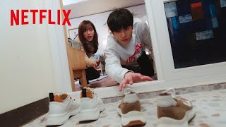 韓ドラ - 突然の家族訪問に慌てふためくドタバタカップルたち | Netflix Japan